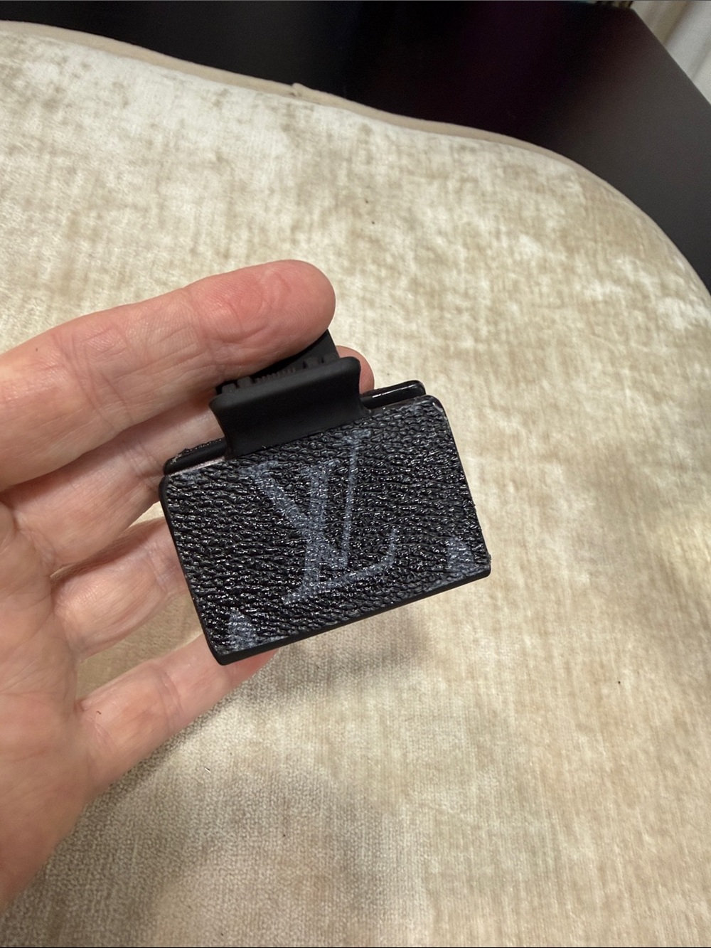 LOUIS VUITTON upcycled medium sized hair claw grey lettering brand new - Picture 2 of 5